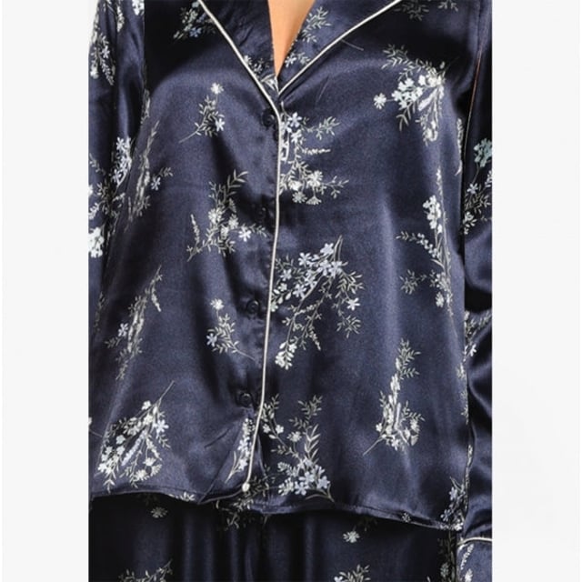 Vero Moda Vero Moda SILLE Womens Nightwear Set Blue Blazer Flower

 Upper Material: Textile

Closure/Fastening: Button,Drawstring

Features: Lightweight,Comfort,Breathable

Toe Shape: Round

Item Weight: 0.5 KG

Heel Height: None

Single Or Multi Pack?: Single

Gift Boxed: No
Product Code: 10254093-3714083