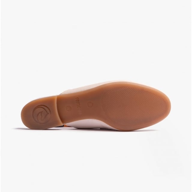 Remonte IRMGARD Ladies Slip-On Mules Beige

 Upper Material: Leather

Lining Material: Textile

Sole Material: TPE

Closure/Fastening: Slip-On

Features: Lightweight,Comfort,Breathable

Toe Shape: Round

Shoe Width: Regular

Item Weight: 1 KG

Heel Height: Flat (Under 2.5cm)

Shoe Shaft Height: Low Top

Sandal Style: Sandals

Gift Boxed: No
Product Code: D0K50-60