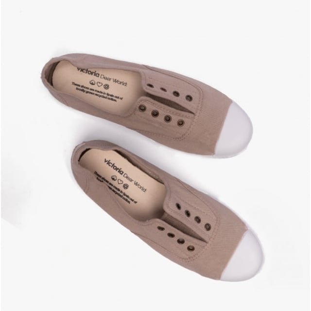 Victoria 1915 INGLESA DREC Womens Canvas Pumps Beige

 Upper Material: Fabric

Lining Material: Cotton

Sole Material: Rubber

Closure/Fastening: Slip-On

Features: Comfort,Breathable

Toe Shape: Round

Shoe Width: Regular

Item Weight: 1 KG

Heel Height: Flat (Under 2.5cm)

Trainer Style: Plimsolls

Gift Boxed: No
Product Code: 106623/BEI