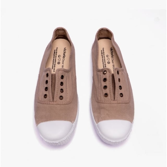 Victoria 1915 INGLESA DREC Womens Canvas Pumps Beige

 Upper Material: Fabric

Lining Material: Cotton

Sole Material: Rubber

Closure/Fastening: Slip-On

Features: Comfort,Breathable

Toe Shape: Round

Shoe Width: Regular

Item Weight: 1 KG

Heel Height: Flat (Under 2.5cm)

Trainer Style: Plimsolls

Gift Boxed: No
Product Code: 106623/BEI