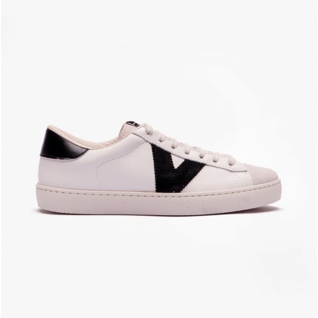 Victoria BERLIN LEATHER &amp; SPLIT Womens Trainers White/Black

 Upper Material: Leather

Lining Material: Textile

Sole Material: Synthetic

Closure/Fastening: Lace-Up

Features: Comfort,Breathable

Toe Shape: Round

Shoe Width: Regular

Item Weight: 1 KG

Heel Height: Flat (Under 2.5cm)

Gift Boxed: No
Product Code: 1126142/BLK