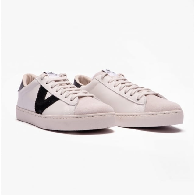 Victoria BERLIN LEATHER &amp; SPLIT Womens Trainers White/Black

 Upper Material: Leather

Lining Material: Textile

Sole Material: Synthetic

Closure/Fastening: Lace-Up

Features: Comfort,Breathable

Toe Shape: Round

Shoe Width: Regular

Item Weight: 1 KG

Heel Height: Flat (Under 2.5cm)

Gift Boxed: No
Product Code: 1126142/BLK