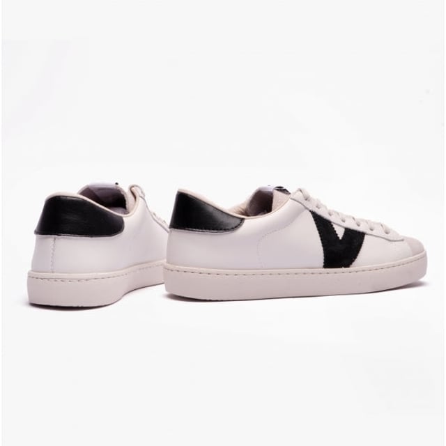 Victoria BERLIN LEATHER &amp; SPLIT Womens Trainers White/Black

 Upper Material: Leather

Lining Material: Textile

Sole Material: Synthetic

Closure/Fastening: Lace-Up

Features: Comfort,Breathable

Toe Shape: Round

Shoe Width: Regular

Item Weight: 1 KG

Heel Height: Flat (Under 2.5cm)

Gift Boxed: No
Product Code: 1126142/BLK