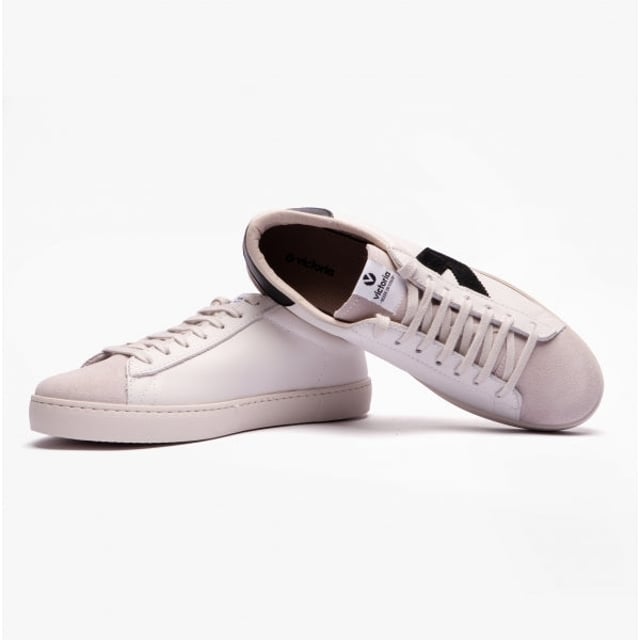 Victoria BERLIN LEATHER &amp; SPLIT Womens Trainers White/Black

 Upper Material: Leather

Lining Material: Textile

Sole Material: Synthetic

Closure/Fastening: Lace-Up

Features: Comfort,Breathable

Toe Shape: Round

Shoe Width: Regular

Item Weight: 1 KG

Heel Height: Flat (Under 2.5cm)

Gift Boxed: No
Product Code: 1126142/BLK