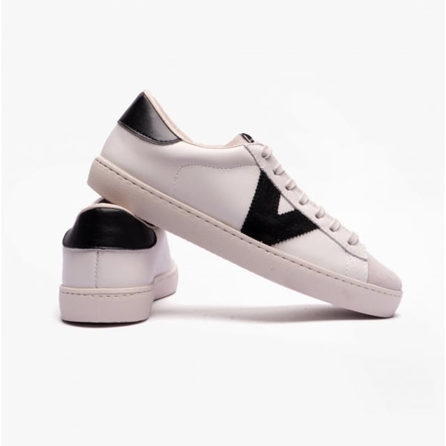 Victoria BERLIN LEATHER &amp; SPLIT Womens Trainers White/Black

 Upper Material: Leather

Lining Material: Textile

Sole Material: Synthetic

Closure/Fastening: Lace-Up

Features: Comfort,Breathable

Toe Shape: Round

Shoe Width: Regular

Item Weight: 1 KG

Heel Height: Flat (Under 2.5cm)

Gift Boxed: No
Product Code: 1126142/BLK