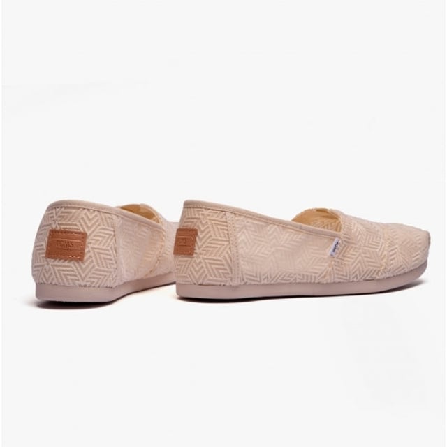 TOMS ALPARGATA Ladies Geo Mosaic  Espadrille Natural

 Upper Material: Textile

Lining Material: Unlined

Sole Material: Rubber

Closure/Fastening: Slip-On

Features: Lightweight,Comfort,Breathable

Toe Shape: Round

Shoe Width: Regular

Item Weight: 0.6 KG

Heel Height: Flat (Under 2.5cm)

Shoe Shaft Height: Low Top

Sandal Style: Sandals

Gift Boxed: No
Product Code: 10019679