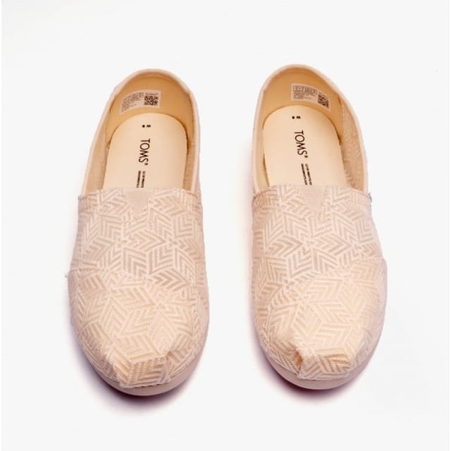 TOMS ALPARGATA Ladies Geo Mosaic  Espadrille Natural

 Upper Material: Textile

Lining Material: Unlined

Sole Material: Rubber

Closure/Fastening: Slip-On

Features: Lightweight,Comfort,Breathable

Toe Shape: Round

Shoe Width: Regular

Item Weight: 0.6 KG

Heel Height: Flat (Under 2.5cm)

Shoe Shaft Height: Low Top

Sandal Style: Sandals

Gift Boxed: No
Product Code: 10019679