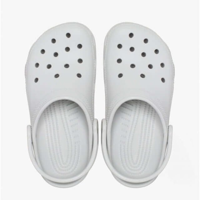 Crocs 206991-1FT KIDS CLASSIC Kinder Clogs Atmosphäre

Obermaterial: Croslite

Futtermaterial: Ungefüttert

Sohlenmaterial: Croslite

Verschluss: Schlupf

Besonderheiten: Leicht, Wasserabweisend, Komfortabel, Atmungsaktiv

Zehenform: Rund

Schuhweite: Normal

Artikelgewicht: 0,5 kg

Absatzhöhe: Flach (Unter 2,5 cm)

Sandalentyp: Sandalen

Geschenkverpackt: Nein
Produktcode: 206991-1FT