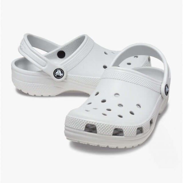 Crocs 206991-1FT KIDS CLASSIC Kinder Clogs Atmosphäre

Obermaterial: Croslite

Futtermaterial: Ungefüttert

Sohlenmaterial: Croslite

Verschluss: Schlupf

Besonderheiten: Leicht, Wasserabweisend, Komfortabel, Atmungsaktiv

Zehenform: Rund

Schuhweite: Normal

Artikelgewicht: 0,5 kg

Absatzhöhe: Flach (Unter 2,5 cm)

Sandalentyp: Sandalen

Geschenkverpackt: Nein
Produktcode: 206991-1FT
