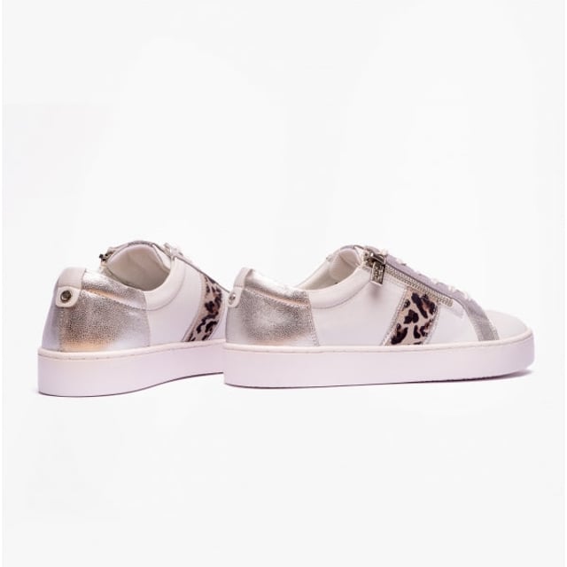 Lotus SAHARA Ladies Casual Trainers White/Leopard

 Upper Material: Leather

Lining Material: Textile

Sole Material: Synthetic

Closure/Fastening: Zip

Features: Lightweight,Comfort,Breathable

Toe Shape: Round

Shoe Width: Regular

Item Weight: 1 KG

Heel Height: Flat (Under 2.5cm)

Shoe Shaft Height: Low Top

Trainer Style: Casual

Gift Boxed: No
Product Code: ULS406