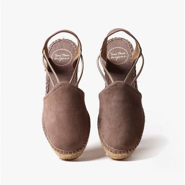 Toni Pons TREMP Ladies Suede Wedge Espadrilles Taupe

 Upper Material: Suede

Lining Material: Textile

Sole Material: Rubber

Closure/Fastening: Slip-On

Features: Lightweight,Comfort,Breathable

Heel Type: Wedge

Toe Shape: Round

Shoe Width: Regular

Item Weight: 0.5 KG

Heel Height: Low (2.5-4.9cm)

Sandal Style: Sandals

Gift Boxed: No
Product Code: TREMP-TAUPE