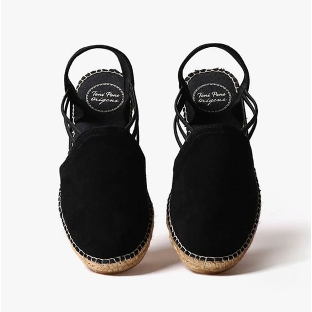 Toni Pons NURIA Ladies Suede Espadrilles Black

 Upper Material: Suede

Lining Material: Textile

Sole Material: Rubber

Closure/Fastening: Slip-On

Features: Lightweight,Comfort,Breathable

Toe Shape: Round

Shoe Width: Regular

Item Weight: 0.5 KG

Heel Height: Low (2.5-4.9cm)

Sandal Style: Sandals

Gift Boxed: No
Product Code: NURIA-BLACK