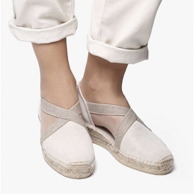 VERDI Ladies Vegan Espadrilles Sandals Ecru Toni Pons VERDI Ladies Vegan Espadrilles Sandals Ecru
Upper Material: Cotton
Lining Material: Textile
Sole Material: Rubber
Closure/Fastening: Slip-On
Features: Lightweight,Vegan,Comfort,Breathable
Toe Shape: Round
Shoe Width: Regular
Item Weight: 1 KG
Heel Height: Low (2.5-4.9cm)
Sandal Style: Sandals
Gift Boxed: No
Product Code: VERDI-V-ECRU
