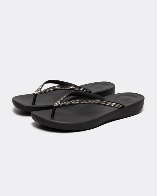 From the top, they look like your typical surfer-girl flip flops. Underneath, they’re engineered with iQushion™ air-foam cushioning, with impact pillows at high pressure areas, for non-stop comfort. These sparkly flip flops are adorned with micro-'crystals', throw a pair in your suitcase and you’ll find yourself wearing them to beach, bar and beyond. Waterproof and slip-resistant.Because of the design of this version, iQushion charms do not fit on these flip-flops.Sizing note: These iQushion flip-flops fit slightly small. If you fit between sizes, we recommend that you go up in size rather than down.
Upper Material:RubberLining Material:UnlinedFastening:Slip-OnOutsole:EVATechnology:iQushion
R08
 