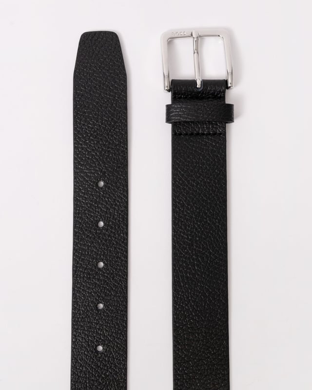 A signature belt with a logo-engraved buckle, crafted in Italian leather with a rich grain.
100% Leather
50523362