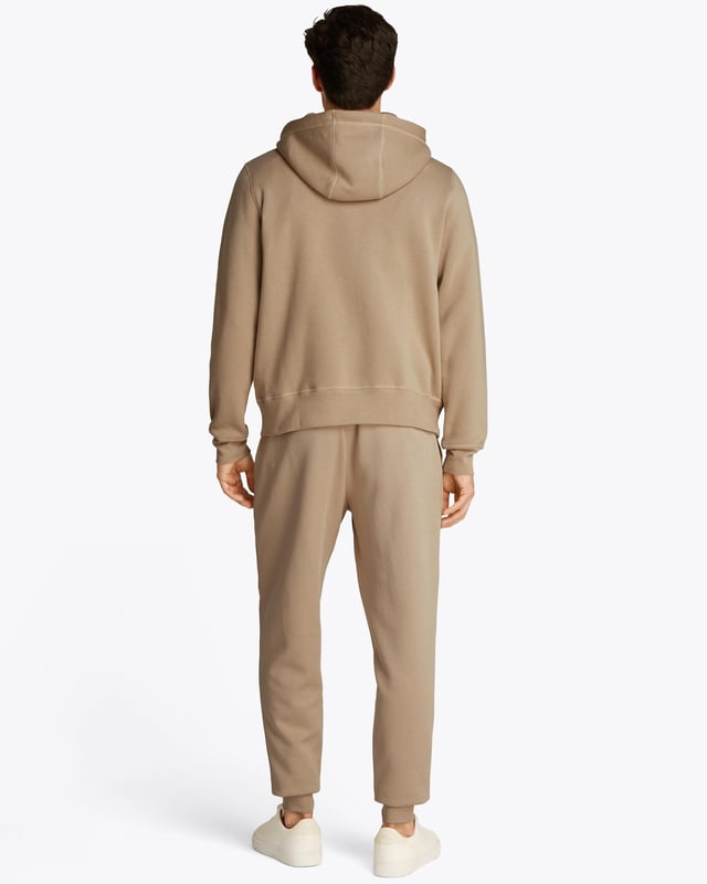 This pull-on hoody keeps things effortlessly casual, featuring embroidered branding and a roomy kangaroo pocket for a classic look.
 
Highlights
• Cotton blend
• Drawstring hooded neck
• Kangaroo pocket
• Rib-knit cuffs and hem
• Tommy Hilfiger logo embroidery on chest
• Tommy Hilfiger branding
• Tommy Hilfiger flag embroidery on sleeve
 
Shape & fit
• Regular fit
 
Composition & care
• 64% cotton, 36% polyester
 
MW0MW11599