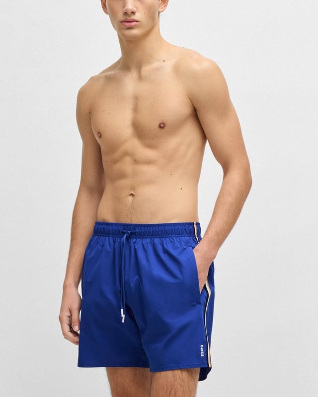 Fully lined swim shorts by BOSS, detailed with signature stripes and a logo.
100% Polyester (recycled) , Lining: 100% Polyester
50491594