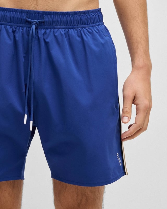 Fully lined swim shorts by BOSS, detailed with signature stripes and a logo.
100% Polyester (recycled) , Lining: 100% Polyester
50491594