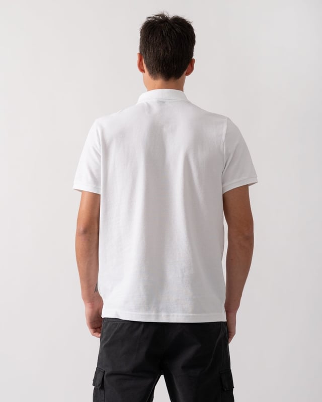 Elevate your wardrobe with this classic polo, featuring a small rubber logo patch on the front. Crafted for both style and comfort, it's a versatile addition to any outfit.




Rib Knit Collar
Button Closure on Front
Triangle Patch with Matte Silver Logo
Regular Fit

100% Cotton
M34MT712



 