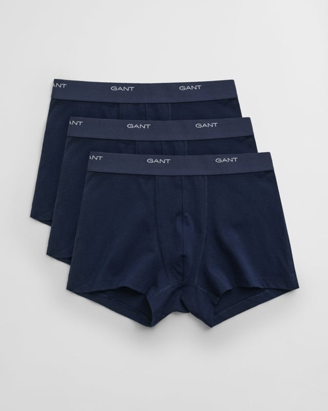 GANT's underwear delivers supportive, comfortable fits in high-quality fabrics. Made from a lightweight cotton stretch jersey, these 3-pack of trunks are a core GANT basic. They have a slim fit, regular waist and short leg length. The jacquard knitted elastic waistband is detailed with small repeating GANT logos.

Pack of three
Slim fit
Short leg length
Regular waist
Jacquard knitted elastic waistband

 95% Cotton, 5% Elastane 

900003333
 
 