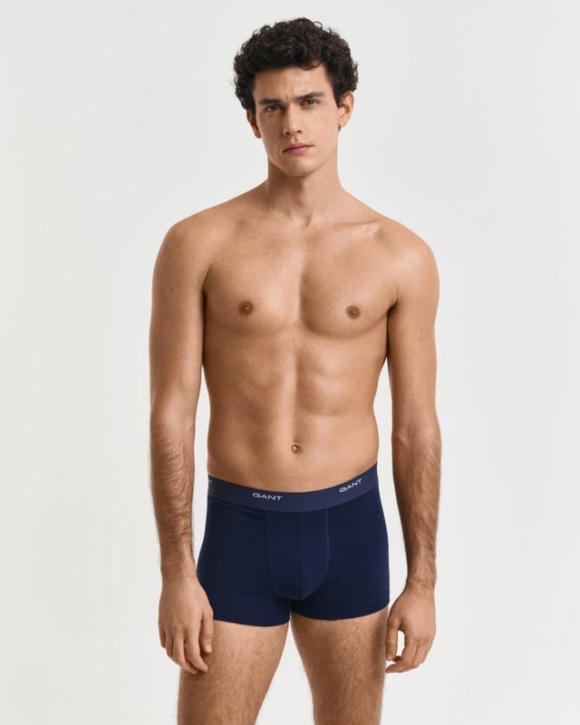 GANT's underwear delivers supportive, comfortable fits in high-quality fabrics. Made from a lightweight cotton stretch jersey, these 3-pack of trunks are a core GANT basic. They have a slim fit, regular waist and short leg length. The jacquard knitted elastic waistband is detailed with small repeating GANT logos.

Pack of three
Slim fit
Short leg length
Regular waist
Jacquard knitted elastic waistband

 95% Cotton, 5% Elastane 

900003333
 
 