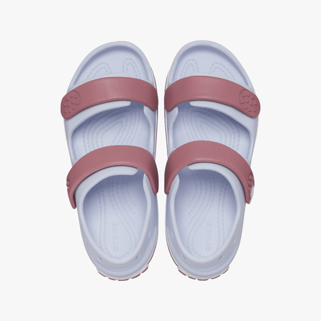 Sportief. Stijlvol. Comfortabel. Uw kleintjes zullen dol zijn op deze sportieve sandalen met leuke kleuren en een comfortabele pasvorm.