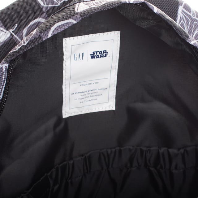 Children's backpack with a Star Wars graphic print, made with 70% recycled polyester to reduce waste and contribute to caring for the environment.

 This design combines style and functionality, with a durable fabric ideal for everyday use.

 It features a large main compartment with a zipper, specific internal space for a computer or tablet, and a front zippered compartment for quick access.

 Fits A4 format.

 Includes two side pockets perfect for carrying bottles, adjustable straps for a comfortable fit and a top handle for hand carrying.

 In addition, it has an internal name tag, allowing it to be easily personalized.

 A complete and sustainable accessory to accompany little Star Wars fans on their daily adventures.
 Measures: 39 x 30.5 x 16.5 cm
 Composition: Body: 100% Polyester; Lining: 100% Polyester
 Care:
- Clean the backpack with a damp cloth and mild soap.
 - Air dry.