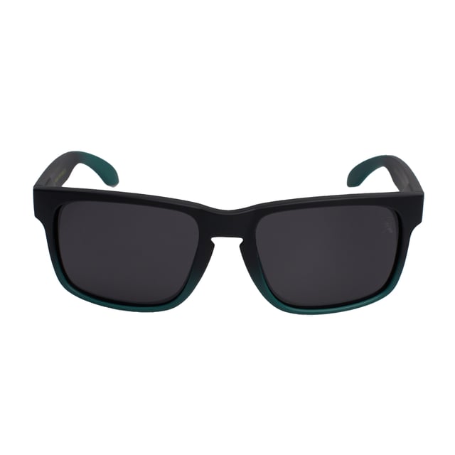 Gafas de sol Must Have Guardia Civil hombre con diseño cuadrado y montura de acetato, que ofrecen durabilidad y ligereza para un uso cómodo y moderno. 

Forma y diseño:
- Estas gafas Must Have tienen una silueta cuadrada.

Material de la montura:
- La montura de estas gafas está fabricada en acetato.

Patillas de metal:
- Las patillas también están hechas de acetato, a juego con el material de la montura.

Detalles de la marca:
- Grabado del logo Must Have en las patillas y en uno de los lentes.
- Estos elementos de diseño ayudan a identificar claramente el modelo como parte de la colección de gafas Must Have.

Lentes:
- Lentes polarizados de alta calidad.
- Filtro 100% Protección UV.

Contenido: 
- Gafas de sol, estuche, pañuelo y folleto.

Estas gafas son ideales para fuerzas de seguridad o para actividades deportivas, brindando comodidad, protección y estabilidad en cualquier situación.
 Medidas: Alto lente: 47 mm, Ancho lente: 60 mm, Puente: 11 mm, Patillas: 140 mm
 Composición: Acetato
 Cuidados:
- Lavar solo con agua o, si fuese necesario, un jabón suave.
- Secar con el paño suave para evitar rayaduras.
- Evitar el contacto con superficies rigurosas o líquidos abrasivos.