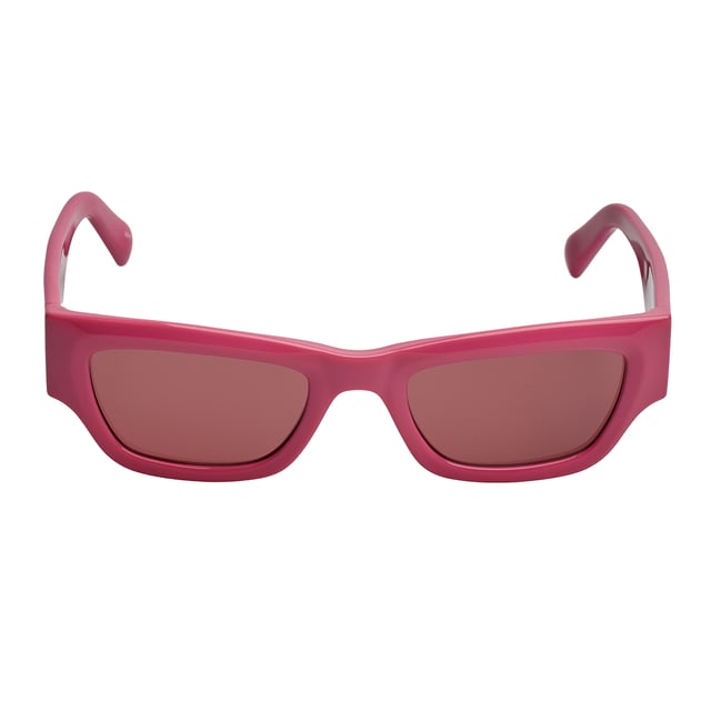 Gafas de sol para mujer Karl Lagerfeld.

Forma y diseño:
- Estas gafas de sol Karl Lagerfeld tienen una silueta rectangular envolvente.
- La silueta rectangular le da a las gafas un aspecto moderno y vanguardista.

Material de la montura:
- La montura de estas gafas está fabricada en ABS, un material plástico inyectado.
- Esto hace que las gafas sean resistentes y cómodas de llevar.

Patillas:
- Las patillas también están hechas de ABS con detalles metálicos, a juego con el material de la montura.

Detalles de la marca:
- Grabado de las siglas de Karl Lagerfeld en las patillas.
- Incluye estuche original.

Lentes:
- Los lentes son de alta calidad.
- 100% protección UVB 400.
- Cristales antirreflejo.

El color de las lentes de las gafas de sol puede variar ligeramente con respecto a las imágenes debido a efectos de iluminación o ajustes en el acabado del material, ¡pero siempre conservarán su estilo y calidad!
 Medidas: Ancho lente: 52 mm, Puente: 21 mm, Patillas: 140 mm
 Composición: ABS inyectado
 Cuidados:
Limpiar las gafas con agua y jabón (neutro).
No usar paños sucios o abrasivos que puedan alterar las características de los filtros.
Utilizar únicamente accesorios y repuestos originales.
