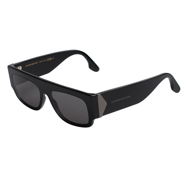 Damensonnenbrille Victoria Beckham mit Acetatrahmen.

 Form und Design:
 - Diese Victoria Beckham-Brille hat eine rechteckige Silhouette mit definierten Kanten.
 – Die rechteckige Silhouette verleiht der Brille einen modernen und avantgardistischen Look.

 Rahmenmaterial:
 - Der Rahmen dieser Brille besteht aus Acetat, einem Kunststoffmaterial.
 - Acetat verleiht dem Rahmen Haltbarkeit, Flexibilität und eine glatte Oberfläche.
 – Dies macht die Brille langlebig und angenehm zu tragen.

 Acetat-Bügel:
 - Die Bügel sind ebenfalls aus Acetat, passend zum Rahmenmaterial.
 - Das Acetat an den Bügeln sorgt für ein leichtes und angenehmes Tragegefühl.

 Markendetails:
 - Gravur der Initialen Victoria Beckham auf den Bügeln.
 - Inklusive Echtheitszertifikat und Garantie.
 - Originaletui.

 Gläser:
 - Die Linsen sind von hoher Qualität.
 - 100 % UVB 400-Schutz.
 - Antireflektierende Kristalle.

 Die Farbe der Sonnenbrillengläser kann aufgrund von Lichteffekten oder Anpassungen der Materialverarbeitung leicht von den Bildern abweichen, ihren Stil und ihre Qualität behalten sie jedoch immer!
 Maßnahmen: Linsenbreite: 55 mm. Steg: 16 mm. Bügel: 145 mm.
 Komposition: Acetat
 Pflege:
Reinigen Sie die Gläser mit Wasser und Seife (neutral).
 Verwenden Sie keine schmutzigen oder scheuernden Tücher, da diese die Eigenschaften der Filter verändern könnten.
 Verwenden Sie nur Originalzubehör und Ersatzteile.
