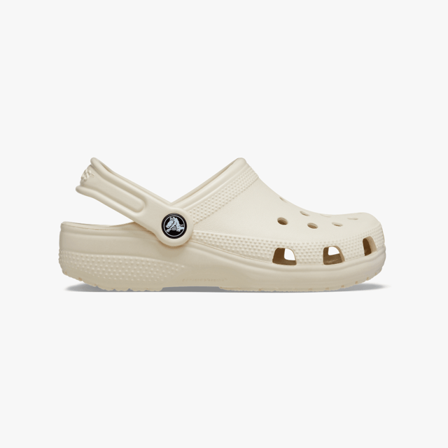 Crocs 206991-2Y2 KIDS CLASSIC Kinder Clogs Bone

Obermaterial: Croslite

Futtermaterial: Croslite

Sohlenmaterial: Croslite

Verschluss: Zum Hineinschlüpfen

Merkmale: Komfort, Leichtgewicht

Zehenform: Rund

Schuhbreite: Normal

Artikelgewicht: 0,8 KG

Absatzhöhe: Niedrig (2,5-4,9 cm)

Sandalendesign: Clog

Geschenkverpackt: Nein
Produktcode: 206991-2Y2