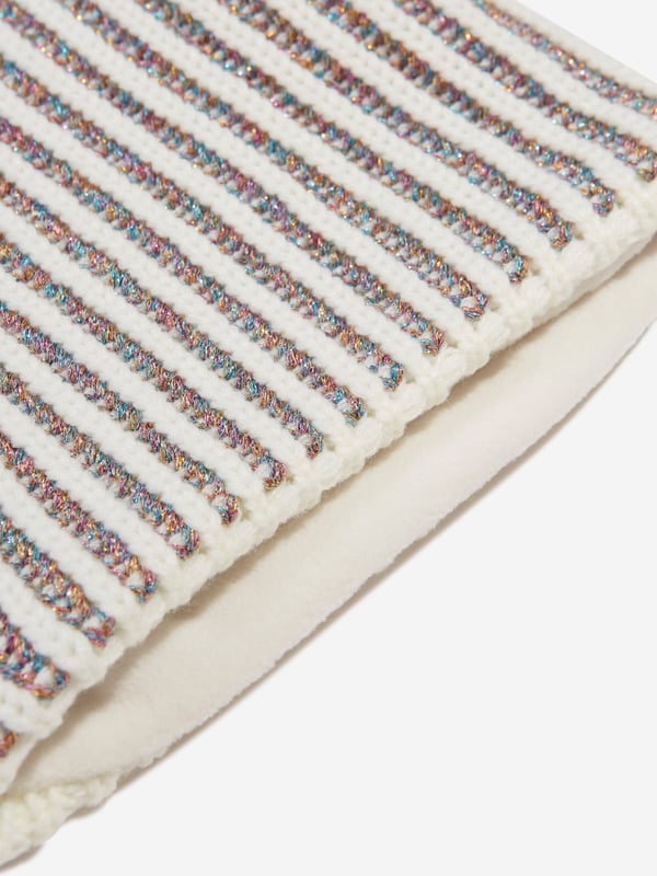 Billieblush incorporate dreamy and eccentric visions into their aesthetic portraits. This girls snood in ivory is reflective of the label's innovative outlook and spontaneous nature. Made with heart/stripe patterning and refined material, she will obsessed. ‚Heart/Stripe Patterning ‚One Size
