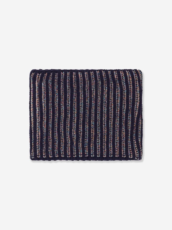 Billieblush incorporate dreamy and eccentric visions into their aesthetic portraits. This girls snood in navy is reflective of the label's innovative outlook and spontaneous nature. Made with heart/stripe patterning and refined material, she will obsessed. ‚Heart/Stripe Patterning ‚One Size