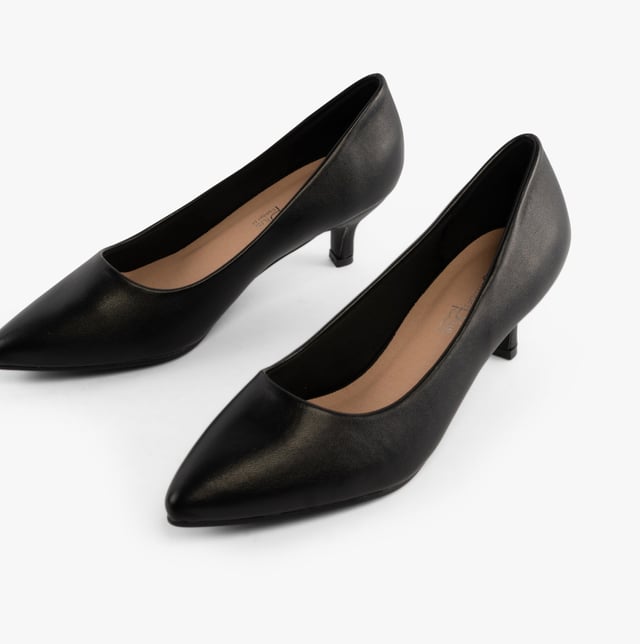 Comfort Plus TEXAS Womens Shoes Black - Matte

 Upper Material: Synthetic

Lining Material: Textile

Sole Material: Synthetic

Closure/Fastening: Slip-On

Features: Comfort,Breathable

Heel Type: Kitten

Toe Shape: Point

Shoe Width: Regular

Item Weight: 0.32 KG

Heel Height: Medium (5-7.4cm)

Shoe Style: Court

Gift Boxed: No
Product Code: B1935BLK