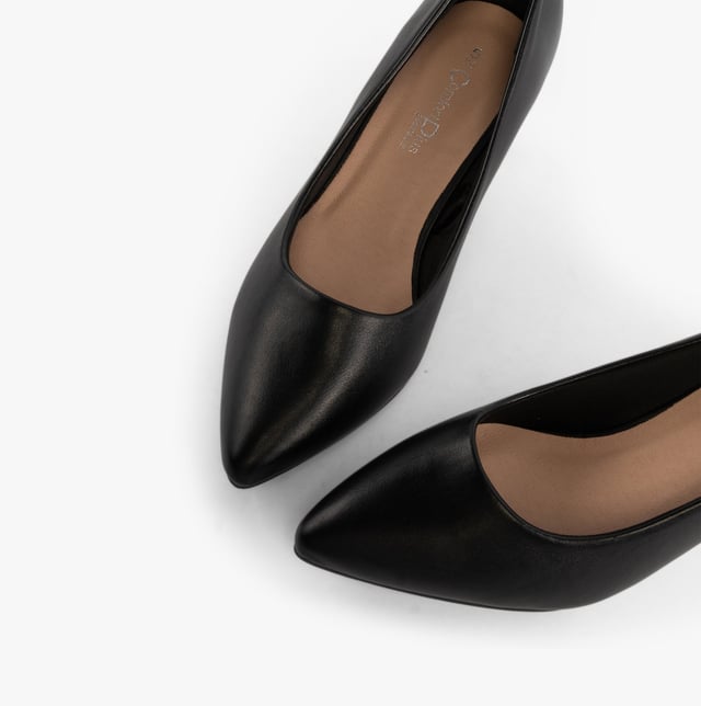 Comfort Plus TEXAS Womens Shoes Black - Matte

 Upper Material: Synthetic

Lining Material: Textile

Sole Material: Synthetic

Closure/Fastening: Slip-On

Features: Comfort,Breathable

Heel Type: Kitten

Toe Shape: Point

Shoe Width: Regular

Item Weight: 0.32 KG

Heel Height: Medium (5-7.4cm)

Shoe Style: Court

Gift Boxed: No
Product Code: B1935BLK