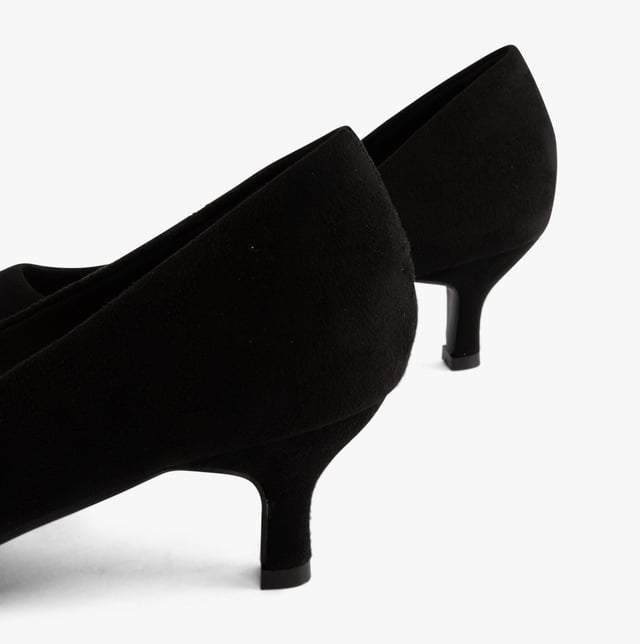 Comfort Plus TEXAS Womens Shoes Black - Faux Suede

 Upper Material: Synthetic

Lining Material: Textile

Sole Material: Synthetic

Closure/Fastening: Slip-On

Features: Comfort,Breathable

Heel Type: Kitten

Toe Shape: Point

Shoe Width: Regular

Item Weight: 0.32 KG

Heel Height: Medium (5-7.4cm)

Shoe Style: Court

Gift Boxed: No
Product Code: B1935MCF