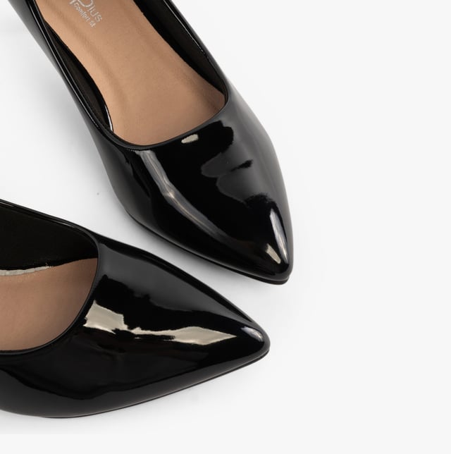 Comfort Plus TEXAS Womens Shoes Black - Patent

 Upper Material: Leather

Lining Material: Textile

Sole Material: Synthetic

Closure/Fastening: Slip-On

Features: Lightweight

Heel Type: Kitten

Toe Shape: Point

Shoe Width: Regular

Item Weight: 0.32 KG

Heel Height: Medium (5-7.4cm)

Shoe Style: Court

Gift Boxed: No
Product Code: B1938PAT