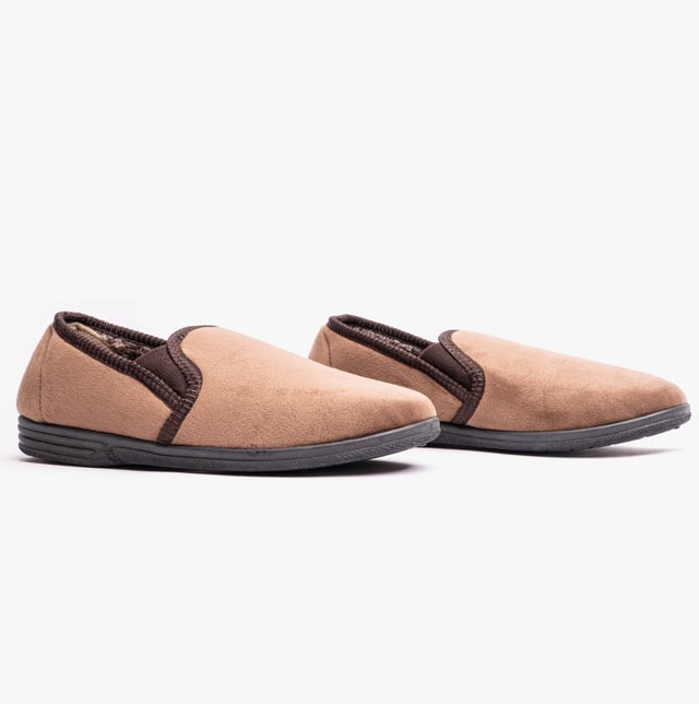 Jo & Joe JAKE Mens Full Slippers Brown Jo & Joe Jo & Joe JAKE Mens Full Slippers Brown
Upper Material: Synthetic
Lining Material: Warm Lined
Sole Material: Synthetic
Closure/Fastening: Slip-On
Features: Warm Lining
Toe Shape: Round
Shoe Width: Regular
Item Weight: 0.68 KG
Heel Height: Flat (Under 2.5cm)
Slipper Style: Full Slipper
Gift Boxed: No
Product Code: JAKE/BRN