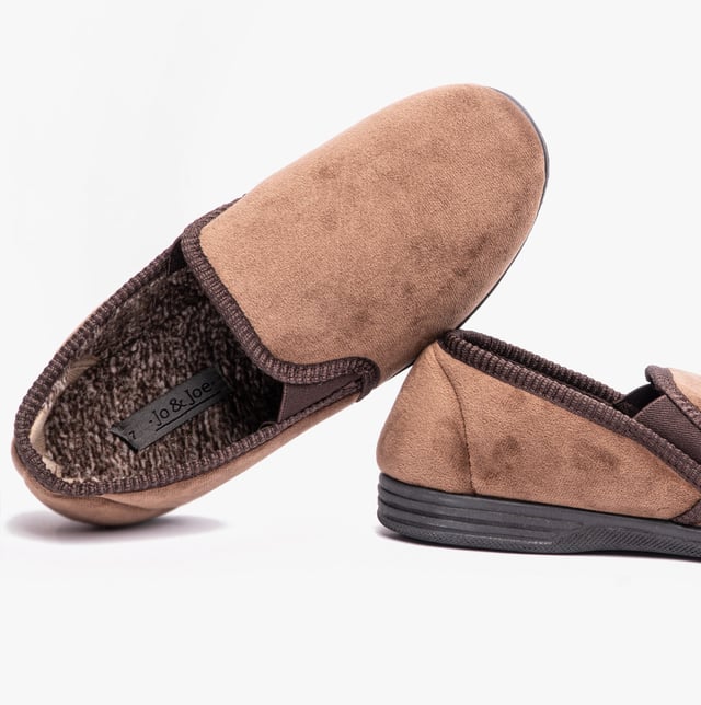 Jo & Joe JAKE Mens Full Slippers Brown Jo & Joe Jo & Joe JAKE Mens Full Slippers Brown
Upper Material: Synthetic
Lining Material: Warm Lined
Sole Material: Synthetic
Closure/Fastening: Slip-On
Features: Warm Lining
Toe Shape: Round
Shoe Width: Regular
Item Weight: 0.68 KG
Heel Height: Flat (Under 2.5cm)
Slipper Style: Full Slipper
Gift Boxed: No
Product Code: JAKE/BRN