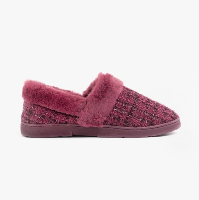 Dr Keller Dr Keller AVON Womens Full Slippers Burgundy

 Upper Material: Fabric

Lining Material: Warm Lined

Sole Material: Rubber

Closure/Fastening: Slip-On

Features: Comfort,Warm Lining

Toe Shape: Round

Shoe Width: Regular

Item Weight: 0.38 KG

Heel Height: Flat (Under 2.5cm)

Shoe Shaft Height: Low Top

Slipper Style: Full Slipper

Gift Boxed: No
Product Code: A7770BRG