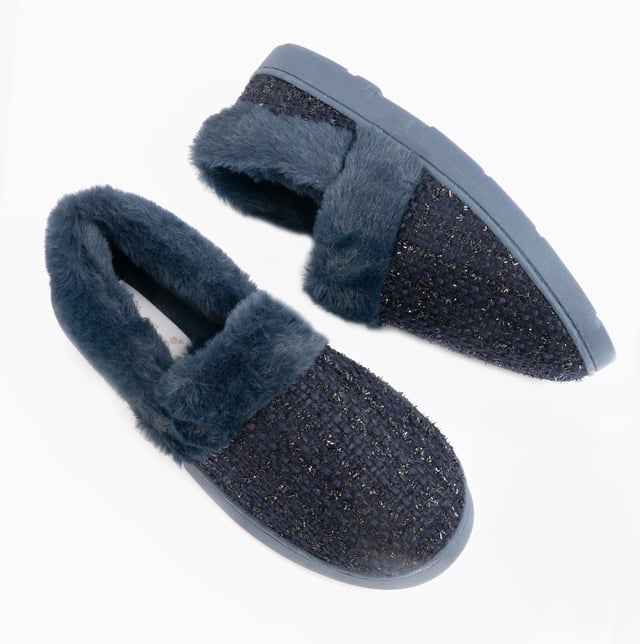Dr Keller Dr Keller AVON Womens Full Slippers Navy

 Upper Material: Textile

Lining Material: Faux Fur

Sole Material: Synthetic

Closure/Fastening: Slip-On

Features: Comfort,Lightweight

Toe Shape: Round

Shoe Width: Regular

Item Weight: 0.38 KG

Heel Height: Flat (Under 2.5cm)

Slipper Style: Full Slipper

Gift Boxed: No
Product Code: A7770NVY
