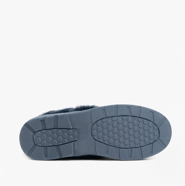 Dr Keller Dr Keller AVON Womens Full Slippers Navy

 Upper Material: Textile

Lining Material: Faux Fur

Sole Material: Synthetic

Closure/Fastening: Slip-On

Features: Comfort,Lightweight

Toe Shape: Round

Shoe Width: Regular

Item Weight: 0.38 KG

Heel Height: Flat (Under 2.5cm)

Slipper Style: Full Slipper

Gift Boxed: No
Product Code: A7770NVY