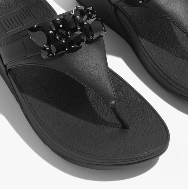 Women's Fit Flop Lulu Bejewelled Trim Toe-Post Sandals in Black It has a soft leather upper and the renowned Fitflop microwobbleboard sole unit with built in arch contour support. This Lulu womens Leather sandal with toe post makes a great everyday flip flopThe leather uppers are super soft and have a breathable microfibre lining which also helps to wick moisture away from the foot whilst the footbed gives good support and comfort for all day wear. The Lulu Leather toe post sandal is a must have comfortable womens lth flip flop for this summer