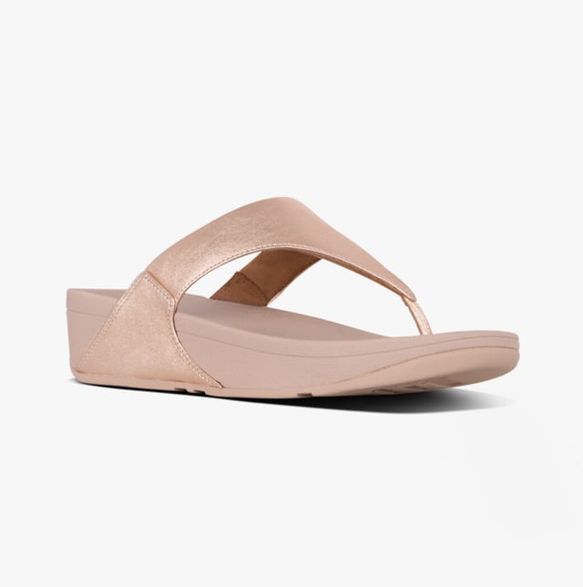 Lulu I88-323 Rose Gold A stylish leather Toe-post sandal with an ultra-comfortable footbed. Lulu by Fitflop is the perfect style for the warmer months. Featuring a slip-resistant sole and a supple leather upper, these women's Toe-post sandals are a 'must' for summer.
With clever Microwobbleboard comfort technology, Fitflop footwear looks and feels great on the foot. The anatomically contoured footbed provides targeted cushioning, with three levels of superior comfort, and a lovely lightweight feel.