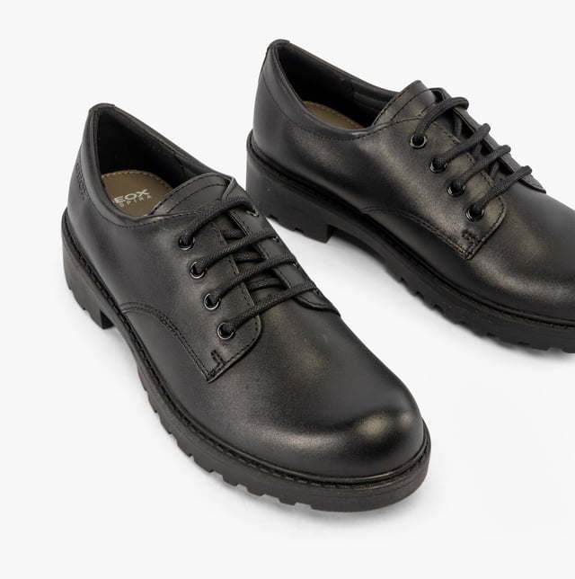 GEOX CASEY G C Girls Leather Lace Up School Shoes Black

 Upper Material: Leather

Lining Material: Fabric

Sole Material: Rubber

Closure/Fastening: Lace-Up

Features: Comfort,Breathable,Adjustable

Toe Shape: Round

Shoe Width: Regular

Item Weight: 0.64 KG

Heel Height: Flat (Under 2.5cm)

Shoe Shaft Height: Low Top

Shoe Style: School

Gift Boxed: No
Product Code: J0420C-00043-C9999