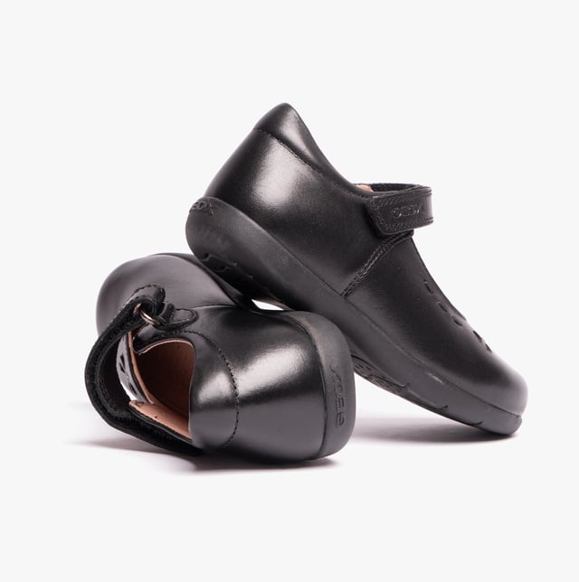 GEOX NAIMARA G A Girls Leather Touch Fasten School Shoes Black

 Upper Material: Leather

Lining Material: Leather

Sole Material: Rubber

Closure/Fastening: Touch Fasten

Features: Adjustable

Toe Shape: Round

Shoe Width: Regular

Item Weight: 0.4 KG

Heel Height: Flat (Under 2.5cm)

Shoe Shaft Height: Low Top

Shoe Style: School

Gift Boxed: No
Product Code: J16FHA-00043-C9999