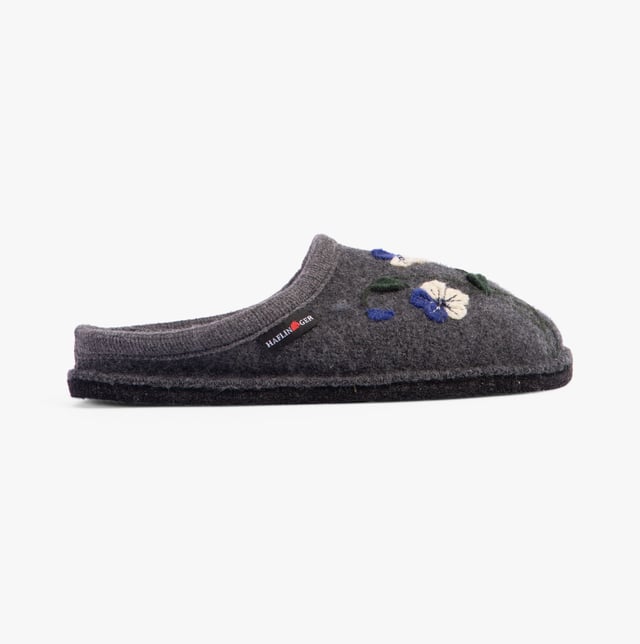 Haflinger Haflinger VIOLA Womens Slippers Anthracite

 Upper Material: Wool

Lining Material: Wool

Sole Material: Textile

Closure/Fastening: Slip-On

Features: Comfort,Non-Slip,Breathable

Toe Shape: Round

Shoe Width: Regular

Item Weight: 0.6 KG

Heel Height: Flat (Under 2.5cm)

Slipper Style: Mule

Gift Boxed: No
Product Code: 313102-04