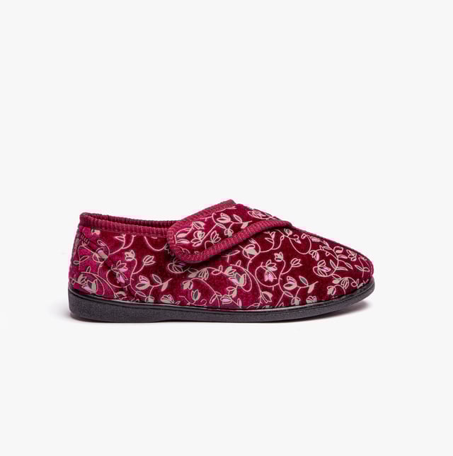 Jo &amp; Joe Jo &amp; Joe EVA Womens Slippers Heather

 Upper Material: Textile/Fabric

Lining Material: Textile

Sole Material: Textile

Closure/Fastening: Touch Fasten

Features: Warm Lining

Shoe Width: Regular

Item Weight: 1 KG

Heel Height: Flat (Under 2.5cm)

Slipper Style: Full Slipper
Product Code: EVA/HEATHER