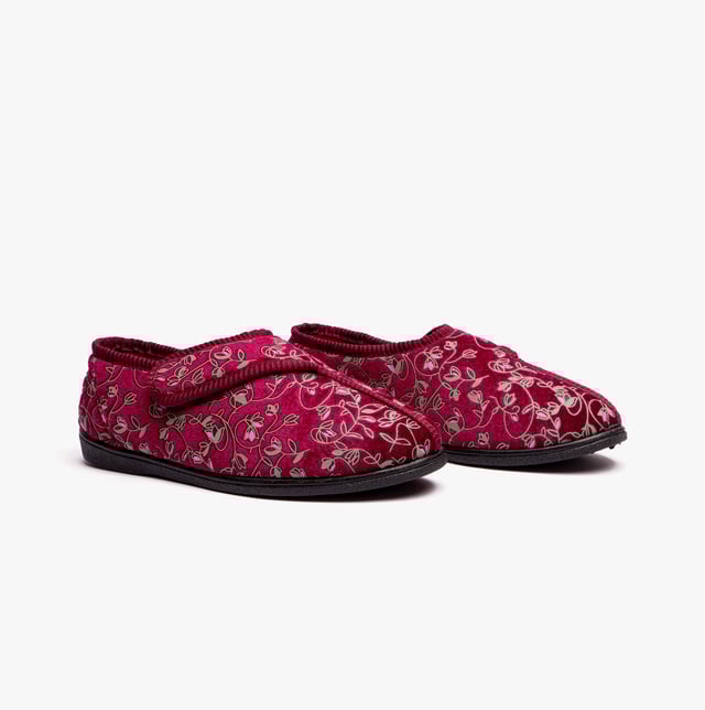 Jo &amp; Joe Jo &amp; Joe EVA Womens Slippers Heather

 Upper Material: Textile/Fabric

Lining Material: Textile

Sole Material: Textile

Closure/Fastening: Touch Fasten

Features: Warm Lining

Shoe Width: Regular

Item Weight: 1 KG

Heel Height: Flat (Under 2.5cm)

Slipper Style: Full Slipper
Product Code: EVA/HEATHER
