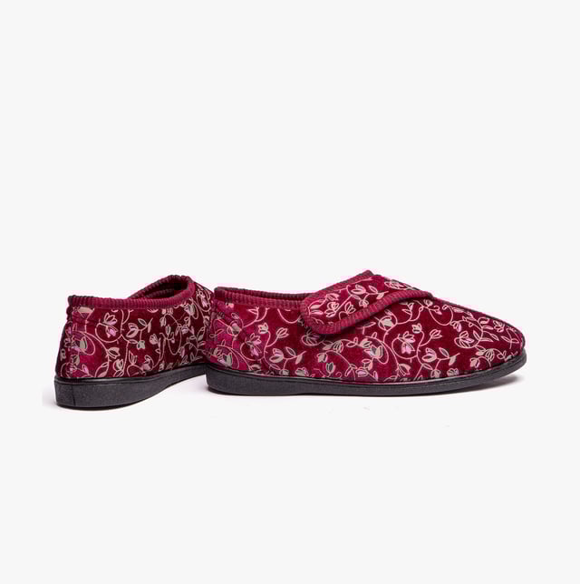 Jo &amp; Joe Jo &amp; Joe EVA Womens Slippers Heather

 Upper Material: Textile/Fabric

Lining Material: Textile

Sole Material: Textile

Closure/Fastening: Touch Fasten

Features: Warm Lining

Shoe Width: Regular

Item Weight: 1 KG

Heel Height: Flat (Under 2.5cm)

Slipper Style: Full Slipper
Product Code: EVA/HEATHER
